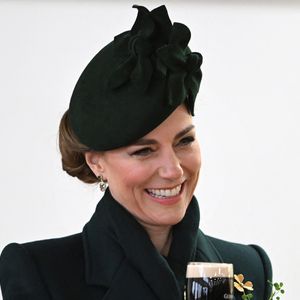 Catherine (Kate) Middleton, princesse de Galles, assiste au défilé de la Saint-Patrick de la garde irlandaise à la caserne Wellington, à Londres.

Photo : Julien Burton / Bestimage