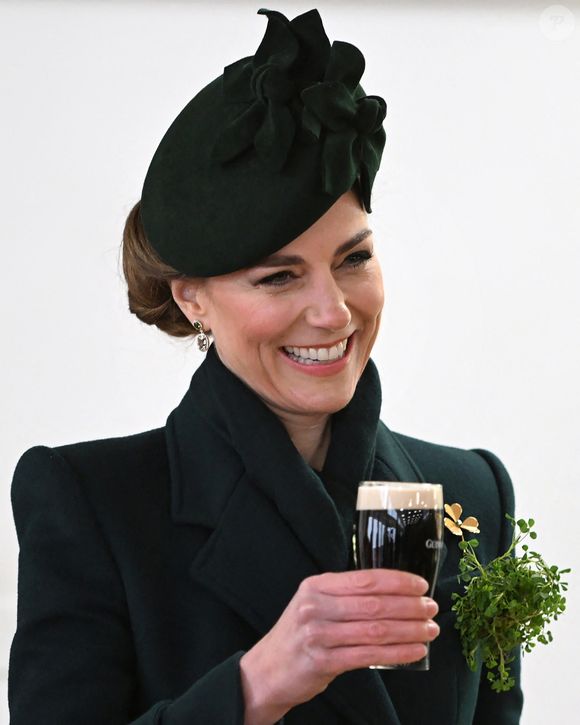 Catherine (Kate) Middleton, princesse de Galles, assiste au défilé de la Saint-Patrick de la garde irlandaise à la caserne Wellington, à Londres.

Photo : Julien Burton / Bestimage