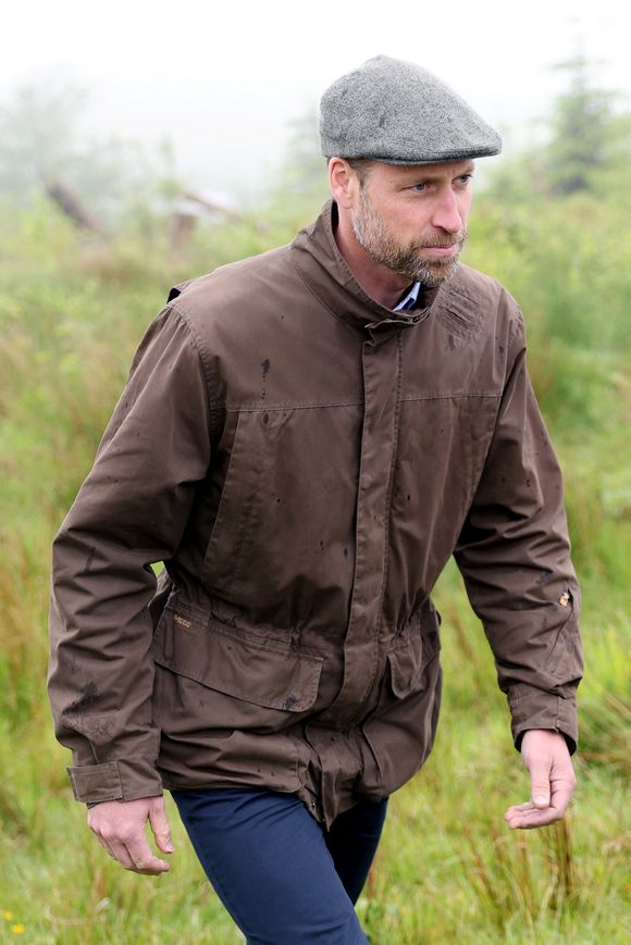 D'après les informations relayées, il a mimé un geste de suffocation avant de sortir du terrain et d'être victime d'une crise cardiaque

Le prince William, prince de Galles, visite une zone de tourbière restaurée dans le parc national de Dartmoor, Devon, Royaume-Uni le 12 juin 2025.

Chris Jackson / Pool / Burton vi Bestimage