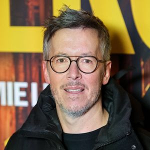 Dans une publication mise en ligne le 22 août 2026, la société revient sur les récents messages concernant le changement de présentation et assure vouloir apporter "un rappel serein du contexte".

Jean-Luc Lemoine assiste à la première parisienne du film « Mon Heroine » au cinéma UGC Normandie, le 13 décembre 2022 à Paris, en France. Photo de Nasser Berzane/ABACAPRESS.COM