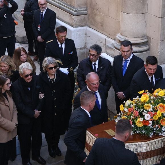 Dans les colonnes du "Parisien" ce samedi 7 février, les créateurs du cercueil de Brigitte Bardot confirment que la demande a explosé. 

Le cercueil, Aurore Berger, le mari de Brigitte Bardot, Bernard d'Ormale, arrivant à l'église Notre-Dame de l'Assomption, pour la cérémonie funéraire de l'actrice française Brigitte Bardot, à Saint-Tropez, dans le sud-est de la France, le 7 janvier 2026. Photo par Raphael Lafargue/ABACAPRESS.COM