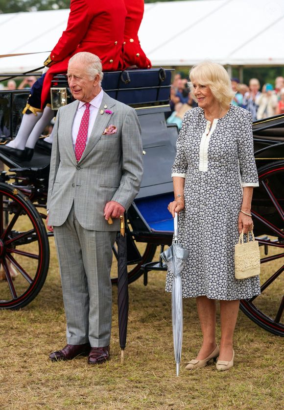 Bien que l’homme d’affaires n’ait pas pris part à cette croisière, ses liens passés avec la politique britannique ravivent le débat sur la neutralité politique de la monarchie...

©Alpha Press 23/07/2025
Le roi Charles III (Le roi Charles III d'Angleterre) et la reine Camilla (Camilla Parker Bowles, reine consort d'Angleterre) - Le Sandringham Flower Show 2025 dans le Norfolk