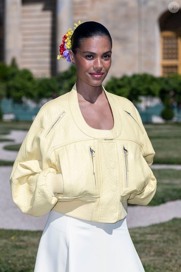 Tina Kunakey au photocall du défilé Jacquemus de la mode homme Printemps/Été 2026 dans le cadre de la Fashion Week de Paris dans les jardins de l’Orangerie à Versailles, France, le 29, 2025. © Olivier Borde/Bestimage