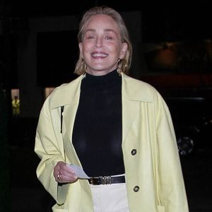 EXCLUSIF Beverly Hills, CA L'actrice de 'Basic Instinct' Sharon Stone est tout sourire alors qu'elle dîne au restaurant Loukà à Beverly Hills en compagnie d'un homme mystérieux - 14/04/2026 ©Backgrid USA / Bestimage