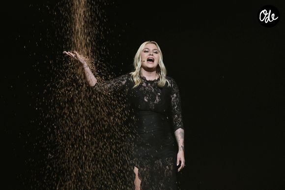 La chanteuse a elle-même choisi le morceau qu'elle souhaitait interpréter

Louane lors de la finale du 69e Concours Eurovision de la chanson, en 2026. Photo : Jens Büttner/dpa/ABACAPRESS.COM