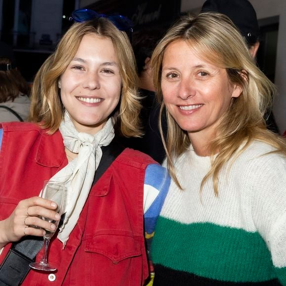 Sarah Poniatowski et sa fille Yasmine Lavoine sont très proches

Yasmine et Sarah Lavoine - Cocktail Chez Marc'O pendant la première édition du parcours Off Vendôme © Jack Tribeca / Bestimage