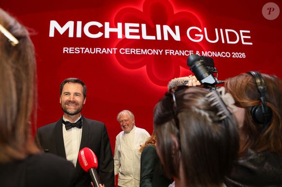 Gwendal Poullennec, directeur International du Guide Michelin, le chef Pierre Gagnère à la Cérémonie des remises des Etoiles Michelin 2026 au Grimaldi Forum à Monaco le 16 mars 2026. 1 étoile, 7 nouveaux 2 étoiles et 1 nouveau 3 étoiles pour l'édition 2026

© Jean-Marc Lhomer/Bestimage