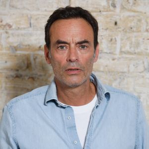 Exclusif - Anthony Delon en prise de vue studio en marge du tournage du clip "Je garde le sourire !" de l'association Laurette Fugain dans les Studios de l'Usine à Paris, France, le 19 septembre 2024. © Christophe Clovis/Bestimage