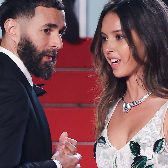 Karim Benzema et sa compagne Lyna Khoudri se sont dit oui en Corse

Karim Benzema et sa compagne Lyna Khoudri à la descente des marches du film « 13 jours 13 nuits » lors du 78ème Festival International du Film de Cannes. 
© Jacovides-Moreau / Bestimage
