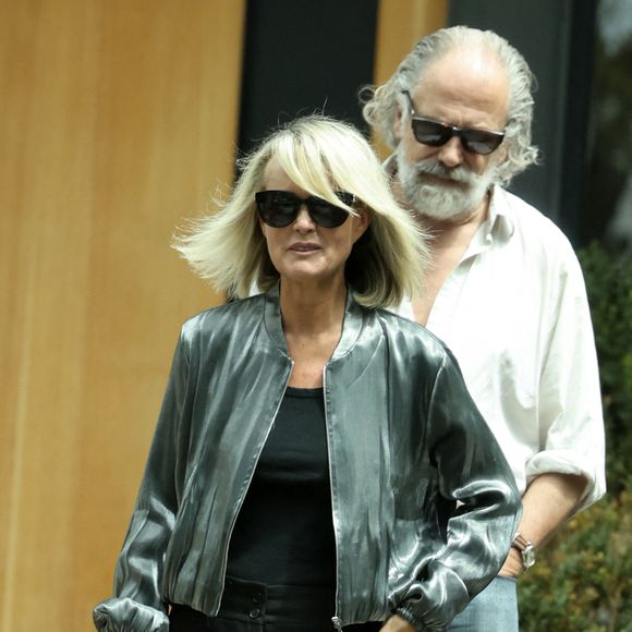 Exclusif - Laeticia Hallyday garde le moral avec la visite d'amis dans sa villa de Pacific Palisades à Los Angeles le 15 septembre 2023.  Bestimage