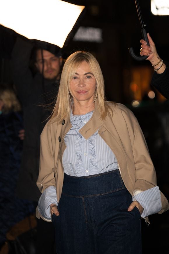 A l'occasion de cette actualité, Emmanuelle Béart s’exprime dans "Paris Match" sur la précarité du cinéma actuel et les cachets très faibles.

Emmanuelle Béart au défilé AMI "Collection Homme Prêt-à-Porter Automne/Hiver 2026-2027" lors de la Fashion Week de Paris (PFW) le 21 janvier 2026.

© Florian Lavielle / Bestimage