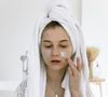 Les routines skincare en 10 étapes, popularisées ces dernières années, sont aujourd’hui remises en question par les dermatologues.

KATRIN BOLOVTSOVA sur Pexels