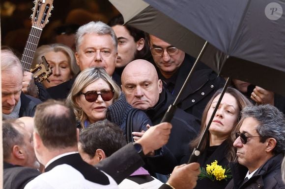 Camille Bauchau-Bardot, nièce de Brigitte Bardot - Sorties des obsèques de Brigitte Bardot en l'église Paroissiale Notre-Dame-de-l'Assomption de Saint-Tropez, France, le 7 janvier 2026.  Brigitte Bardot, figure emblématique du cinéma français et icône internationale, est décédée le 28 décembre 2025 à l'âge de 91 ans dans sa mythique propriété de La Madrague, à Saint-Tropez (France). Révélée au monde entier par son rôle dans "Et Dieu... créa la femme", elle avait contribué à faire de Saint-Tropez un lieu mondialement connu. L'actrice sera inhumée le 7 janvier 2026 au cimetière marin de Saint-Tropez, aux côtés de son père Louis Bardot (1896-1975) et de sa mère Anne-Marie Mucel (1912-1978). Une cérémonie religieuse se tiendra auparavant dans l'église de Saint-Tropez, où proches, personnalités et anonymes pourront lui rendre un dernier hommage. © Jacovides-Moreau/Bestimage