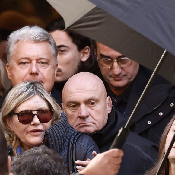 Camille Bauchau-Bardot, nièce de Brigitte Bardot - Sorties des obsèques de Brigitte Bardot en l'église Paroissiale Notre-Dame-de-l'Assomption de Saint-Tropez, France, le 7 janvier 2026.  Brigitte Bardot, figure emblématique du cinéma français et icône internationale, est décédée le 28 décembre 2025 à l'âge de 91 ans dans sa mythique propriété de La Madrague, à Saint-Tropez (France). Révélée au monde entier par son rôle dans "Et Dieu... créa la femme", elle avait contribué à faire de Saint-Tropez un lieu mondialement connu. L'actrice sera inhumée le 7 janvier 2026 au cimetière marin de Saint-Tropez, aux côtés de son père Louis Bardot (1896-1975) et de sa mère Anne-Marie Mucel (1912-1978). Une cérémonie religieuse se tiendra auparavant dans l'église de Saint-Tropez, où proches, personnalités et anonymes pourront lui rendre un dernier hommage. © Jacovides-Moreau/Bestimage