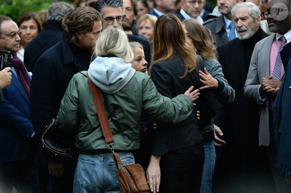 Jean Sarkozy, Giulia Sarkozy, Carla Bruni, Jean-Claude Darmon - Le clan Sarkozy à la sortie du domicile de Nicolas Sarkozy domicile parisien avant son incarcération à la prison de La Santé à Paris, France, le 21 octobre 2025 © Bestimage