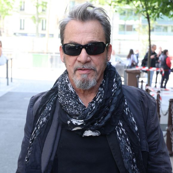 Florent Pagny quitte les studios RTL à Neuilly-sur-Seine le 2 Mai 2025. © Denis Guignebourg/BestImage