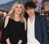 Le jeune artiste, fils de Patrick Bruel et d’Amanda Sthers, poursuit ses débuts dans la musique.

Amanda Sthers et Léon Hesby sur le tapis rouge du prix du court métrage lors du 37ème festival du film de Cabourg (37ème journées romantiques du 14 au 18 juin 2023), à Cabourg, France, le 16 juin 2023. © Coadic Guirec/Bestimage