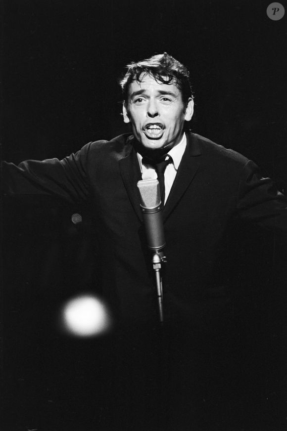 C'est pour elle qu'il aurait écrit 'Ne me quitte pas'

Jacques Brel sur le plateau de l'émission TV "Le palmarès des chansons". Le 11 novembre 1966 © Alain Canu via Bestimage