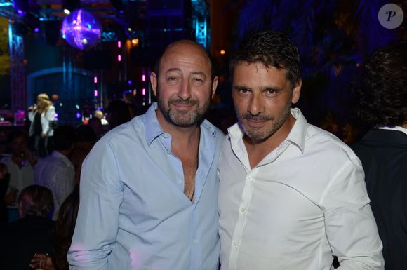 Kad Merad et Pascal Elbé le jeudi 17 juillet 2014, à la soirée annuelle du célèbre Byblos, à Saint-Tropez. 
© Rachid Bellak/Bestimage