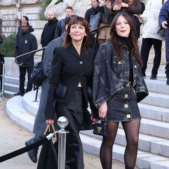 L'actrice s'est confiée sur ses enfants qui évoluent dans le monde du cinéma "de loin, de près"

Sophie Marceau et sa fille Juliette Lemley au défilé Schiaparelli "Collection Haute Couture Printemps/Eté 2026" lors de la Fashion Week de Paris, le 26 janvier 2026

© Denis Guignebourg / Bestimage