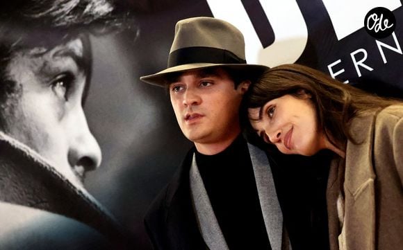 Exclusif - Alain-Fabien Delon et sa compagne Laura Bensadoun au photocall de la soirée Ciné-concert symphonique "Alain Delon, le dernier Samouraï" au Palais des congrès à Paris le 8 novembre 2024 le jour de son anniversaire.

© Jacovides / Moreau / Bestimage