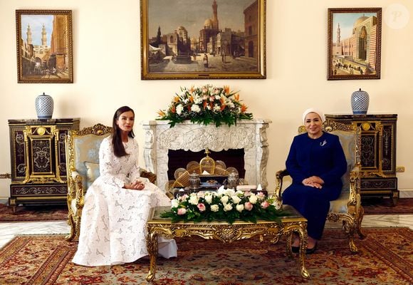 Une tenue très élégante et qui lui allait à ravir.

Le roi Felipe VI d'Espagne,la reine Letizia, le président Abdelfatah Al-Sisi et la première dame Entissar Amer Al-Sisi lors de la deuxième journée de la visite d'État de la famille royale espagnole en Égypte. © LALO YASKY / BESTIMAGE
