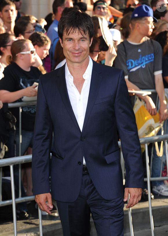 L'acteur a été incinéré ce mardi 28 avril 2026. Ses fans à travers le monde saluent la mémoire d'un talent parti bien trop tôt.

Patrick Muldoon à la première du film "The odd life of Timothy Green" à Hollywood le 6 août 2012. 

©Bestimage