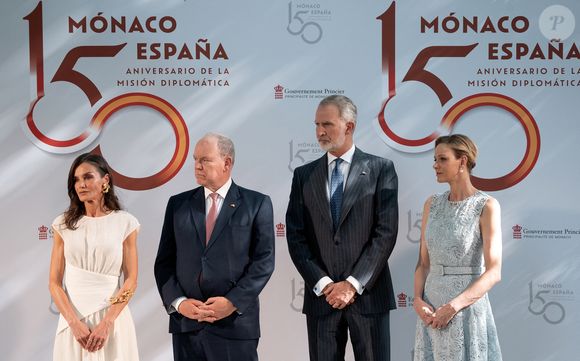 La reine Letizia d'Espagne, le prince Albert II de Monaco, le roi Felipe VI et la princesse Charlène de Monaco lors du 150ème anniversaire de l'établissement des premières relations diplomatiques entre l'Espagne et Monaco au Jardin botanique royal à Madrid le 1er juin 2026. LALO YASKY / BESTIMAGE