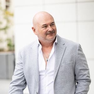 Exclusif - Sébastien Cauet - Les journalistes et les animateurs arrivent aux studios Rive Gauche à Paris, le 16 septembre 2025.
© Julien Sarkissian / Bestimage