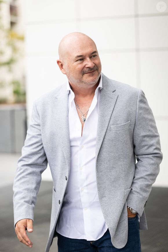 Exclusif - Sébastien Cauet - Les journalistes et les animateurs arrivent aux studios Rive Gauche à Paris, le 16 septembre 2025.
© Julien Sarkissian / Bestimage