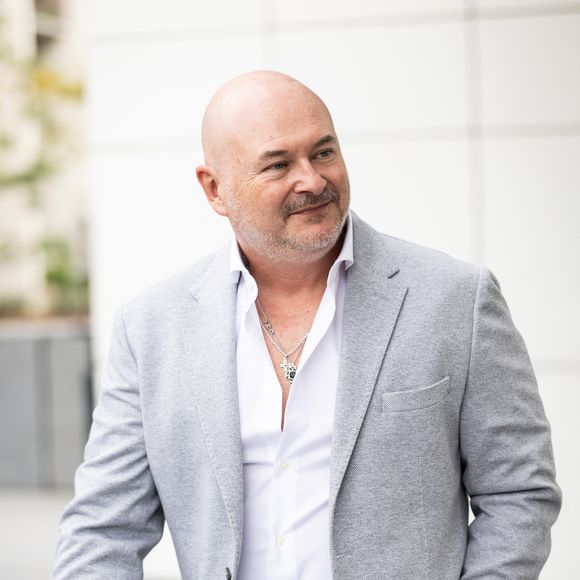 Exclusif - Sébastien Cauet - Les journalistes et les animateurs arrivent aux studios Rive Gauche à Paris, le 16 septembre 2025.
© Julien Sarkissian / Bestimage