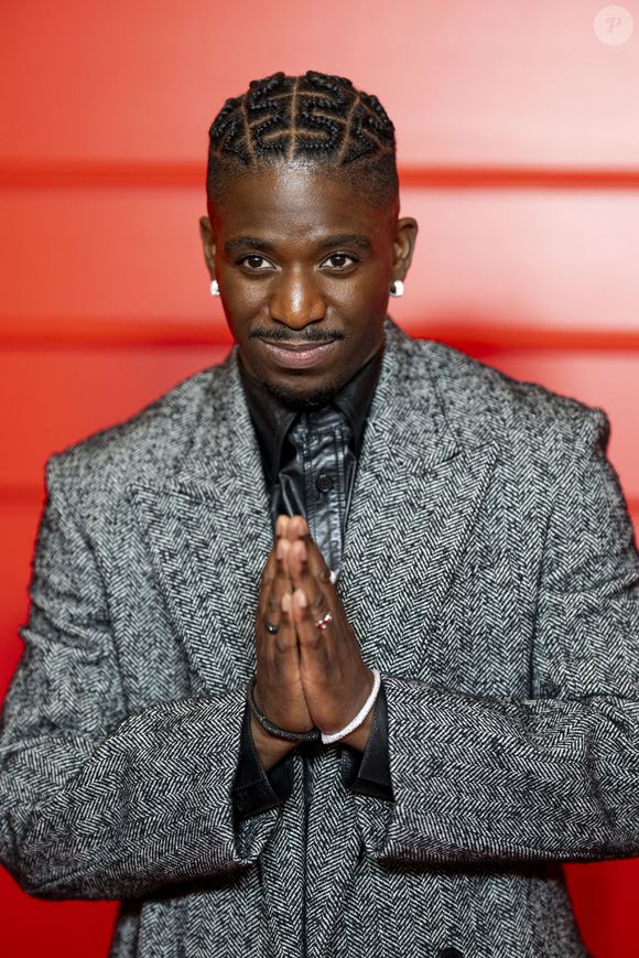 Samuel Arnold lors de la première de la série "Emily in Paris" saison 5 au Grand Rex à Paris le 15 décembre 2025.

© Pierre Perusseau / Bestimage