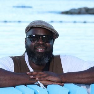 Après avoir demandé l'avis de ses abonnés à travers un sondage, Issa Doumbia s'est dit rassuré de constater que beaucoup partageaient son point de vue.

Issa Doumbia a l'after party au 'Neptune' lors de la 65ème édition du Festival TV De Monte Carlo le 13 juin 2026.

 © Denis Guignebourg /Bestimage