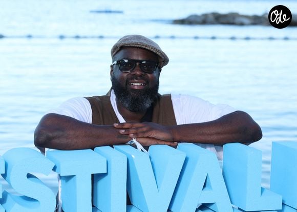 Après avoir demandé l'avis de ses abonnés à travers un sondage, Issa Doumbia s'est dit rassuré de constater que beaucoup partageaient son point de vue.

Issa Doumbia a l'after party au 'Neptune' lors de la 65ème édition du Festival TV De Monte Carlo le 13 juin 2026.

 © Denis Guignebourg /Bestimage