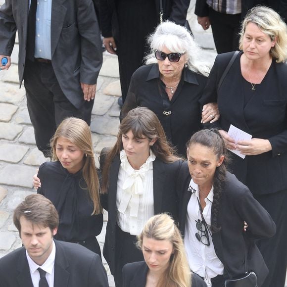 Victor, Alessandro avec sa compagne Meline, Stella, Annabelle, Elodie Constantin et Luana lors de la cérémonie d’hommage national à Jean-Paul Belmondo à l’Hôtel des Invalides à Paris, France, le 9 septembre 2021. © Dominique Jacovides/Bestimage