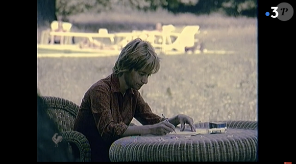 Françoise Sagan dans son manoir du Breuil, en Normandie. Capture Youtube/France 3