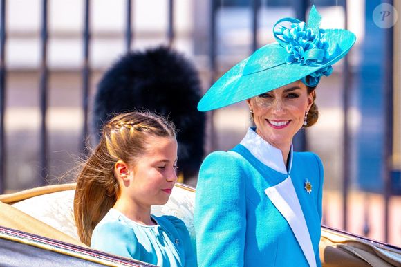 La princesse Charlotte de Galles, Catherine (Kate) Middleton, princesse de Galles, - Les membres de la famille royale britannique arrivent à Buckingham Palace pour la cérémonie Trooping the Colour à Londres, le 14 juin 2025. Affecté par le crash du Boeing 787 Dreamliner à Ahmedabad du 12 juin, le souverain et les officiels porteront un brassard noir en hommage aux plus de 270 victimes. Bon nombre d'elles étaient des ressortissants britanniques.
© Backgrid / Bestimage