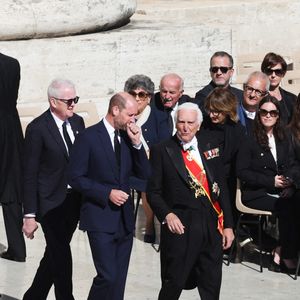 Le prince William d'Angleterre, prince de Galles, assiste aux funérailles du pape François le 26 avril 2025 au Vatican. Alors que Rome fait ses adieux au pape François, des dirigeants du monde entier, des membres de la famille royale, des membres du clergé et des milliers de fidèles se sont réunis au Vatican pour un adieu solennel et historique. Le pape François est décédé le lundi 21 avril à l'âge de 88 ans. Photo by Marco Iacobucci/IPA/ABACAPRESS.COM