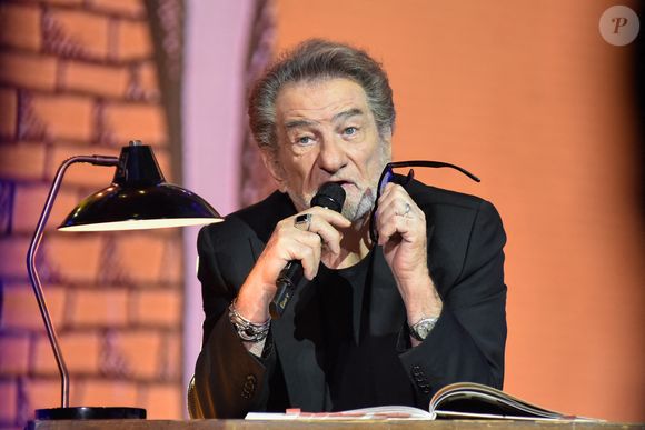 Eddy Mitchell lors de la 31e édition du Téléthon, le plus grand événement annuel de collecte de fonds en France avec 30 heures de transmission télévisée en direct au Pavillon Baltard, à Nogent-Sur-Marne, en France. Photo by Vincent GRAMAIN / ABACAPRESS.COM