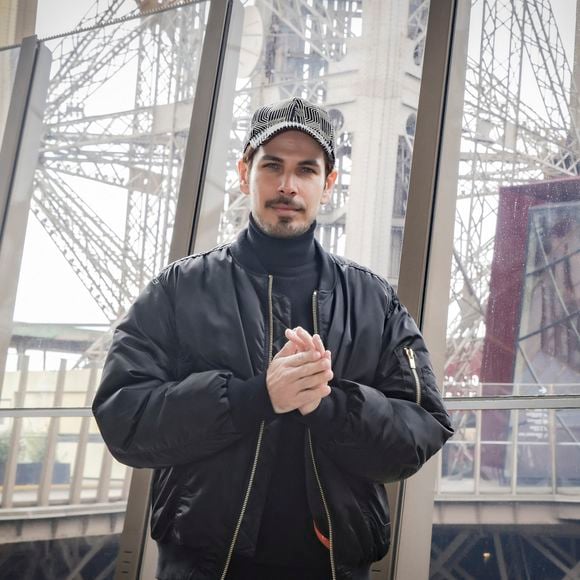 Le DJ Michaël Canitrot pose en marge de sa venue au dévoilement du timbre commémoratif du centenaire de la disparition de G. Eiffel à Paris le 9 mars 2023. © Jack Tribeca / Bestimage