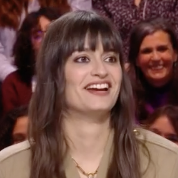 En plus de son troisième album Mon Sang et de sa tournée, la chanteuse est la star du film "Joli joli" réalisé par Diastème 

Quotidien, TMC