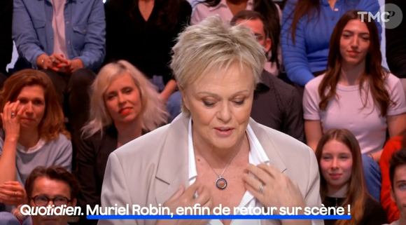 Muriel Robin dans Quotidien avec le nouveau bijou de sa femme Anne Le Nen