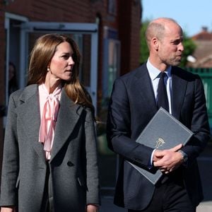 Le prince William et Kate Middleton lors d'une visite à l'école primaire de Churchtown à Southport, pour voir la nouvelle cour de récréation commémorative qui a été créée en l'honneur des anciennes élèves Bebe King et Alice da Silva Aguiar, qui ont toutes deux été tuées lors de l'attaque de Southport dans la ville le 29 juillet 2024, à Southport, au Royaume-Uni, le 23 septembre 2025. Photo par Phil Noble/PA Wire/ABACAPRESS.COM