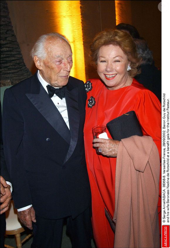 Le baron Guy de Rothschild et la baronne Nadine de Rothschild lors d'un gala au profit de l'Institut Pasteur en 2002. © Serge Arnal/ABACA