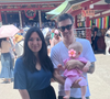 Deux jours après leur arrivée au Japon, la jeune maman a dévoilé une photo de Victoire et Constance habillées de kimonos roses à fleurs, posant sagement à Tokyo...
Story Instagram de @marieducruet du samedi 21 juin 2025.