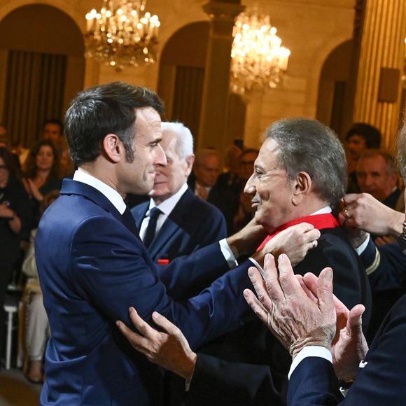 Parmi les invités figuraient sa nièce Marie Drucker, sa fille Stéfanie Jarre, Jean-Michel Jarre et Brigitte Macron.

Exclusif - M.Drucker reçoit la médaille de Commandeur de la Légion d’honneur par le président de la République Française Emmanuel Macron au palais de l'Elysée à Paris, le 13 février 2025.
© Guillaume Gaffiot / Bestimage