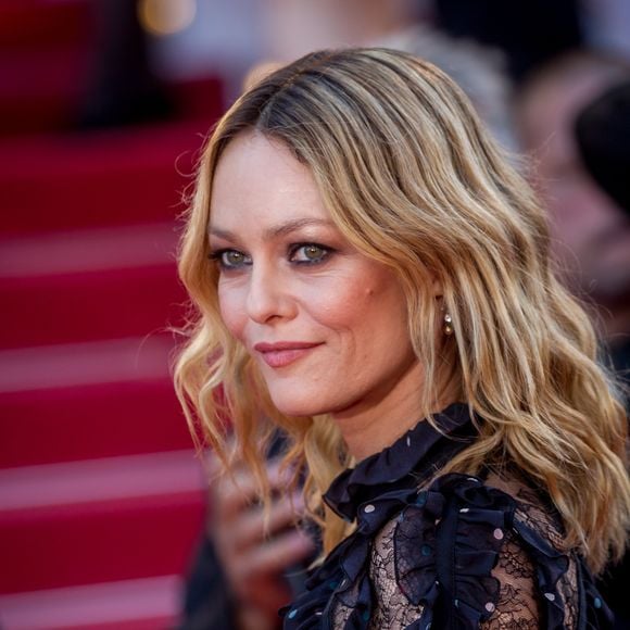 Vanessa Paradis - Montée des marches du film "Mal de pierres" lors du 69ème Festival International du Film de Cannes. Le 15 mai 2016. © Borde-Jacovides-Moreau/Bestimage