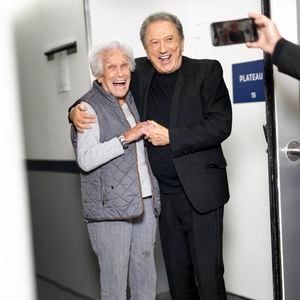 Exclusif - Ginette Baffie et Michel Drucker en backstage de l'enregistrement de l'émission "Famille je vous aime" présentée par Michel Drucker et qui sera diffusée le vendredi 29 mai sur France 3, à Paris, France, le 4 décembre 2025. © Gaffiot-Perusseau/Bestimage