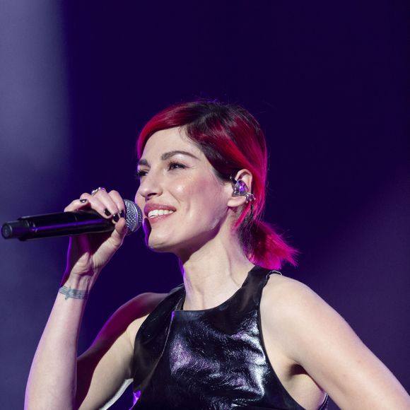 Jennifer Ayache et Superbus sur la scène du concert solidaire pour les enfants de la guerre "Ensemble à l'Olympia" à Paris présenté par EliseCare le 10 février 2025.
Des artistes engagés sont sur scène pour transformer chaque note, chaque mélodie en un geste concret pour les enfants victimes de la guerre. Les fonds récoltés permettront de construire des centres d’accueil et de soins, pour leur offrir une chance de guérir et de reconstruire leur avenir.

© Jack Tribeca / Pierre Perusseau / Bestimage