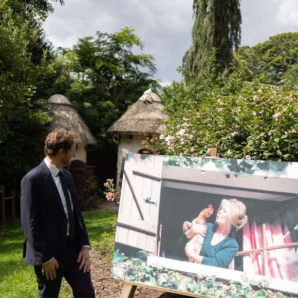 Le ministre délégué aux Transports, Clément Beaune, visite un refuge de la Fondation Brigitte Bardot à Bazoches-sur-Guyonne, à l'ouest de Paris, le 7 août 2023. Photo par Raphael Lafargue/ABACAPRESS.COM